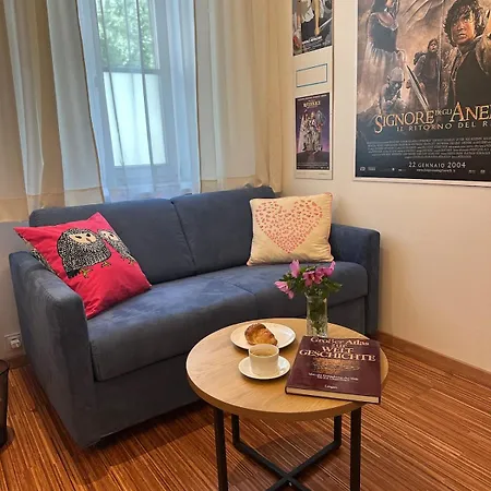 Postersapt4-cozy Cinema Vibes Daire