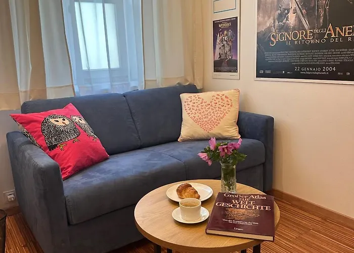 Postersapt4-cozy Cinema Vibes Daire